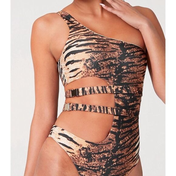 Tigress One Shoulder Cut-Out Buckle Print Monokini - Picture 6 of 9